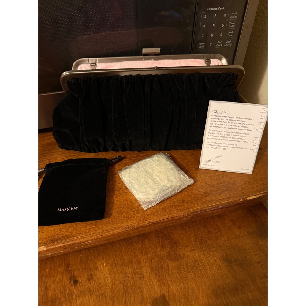 Mary Kay Holiday Wishes Black Velvet Pleated Clutch Bag Pink Lining Silver Chain